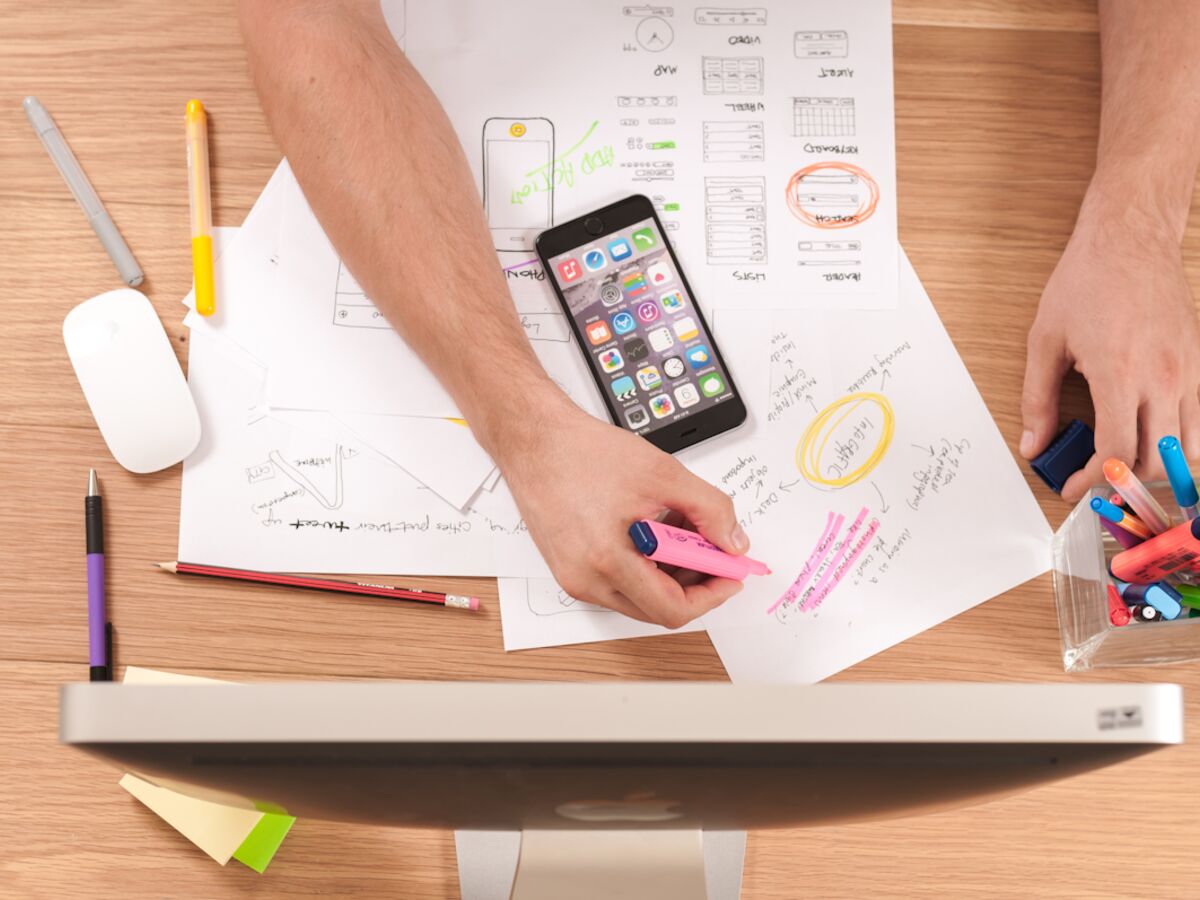 Laptop and analytics — digital PR, link acquisition and search visibility
